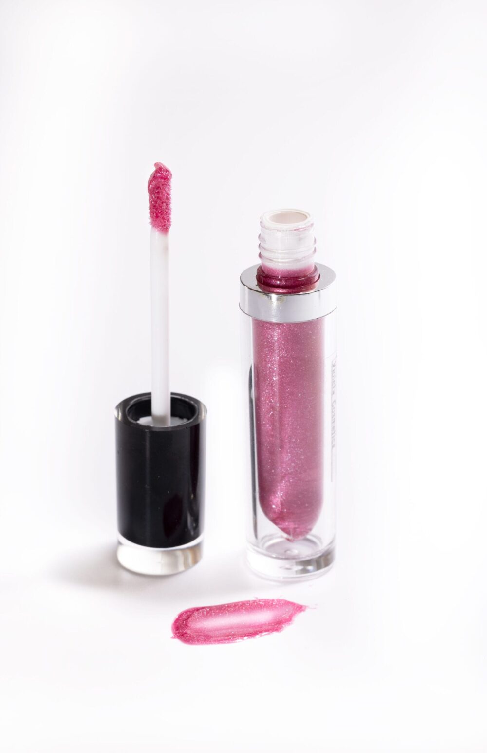 Lip gloss Strawberry Kiss – Hidratare Intensă și Strălucire Naturală pentru Buze Seducătoare - imagine 5