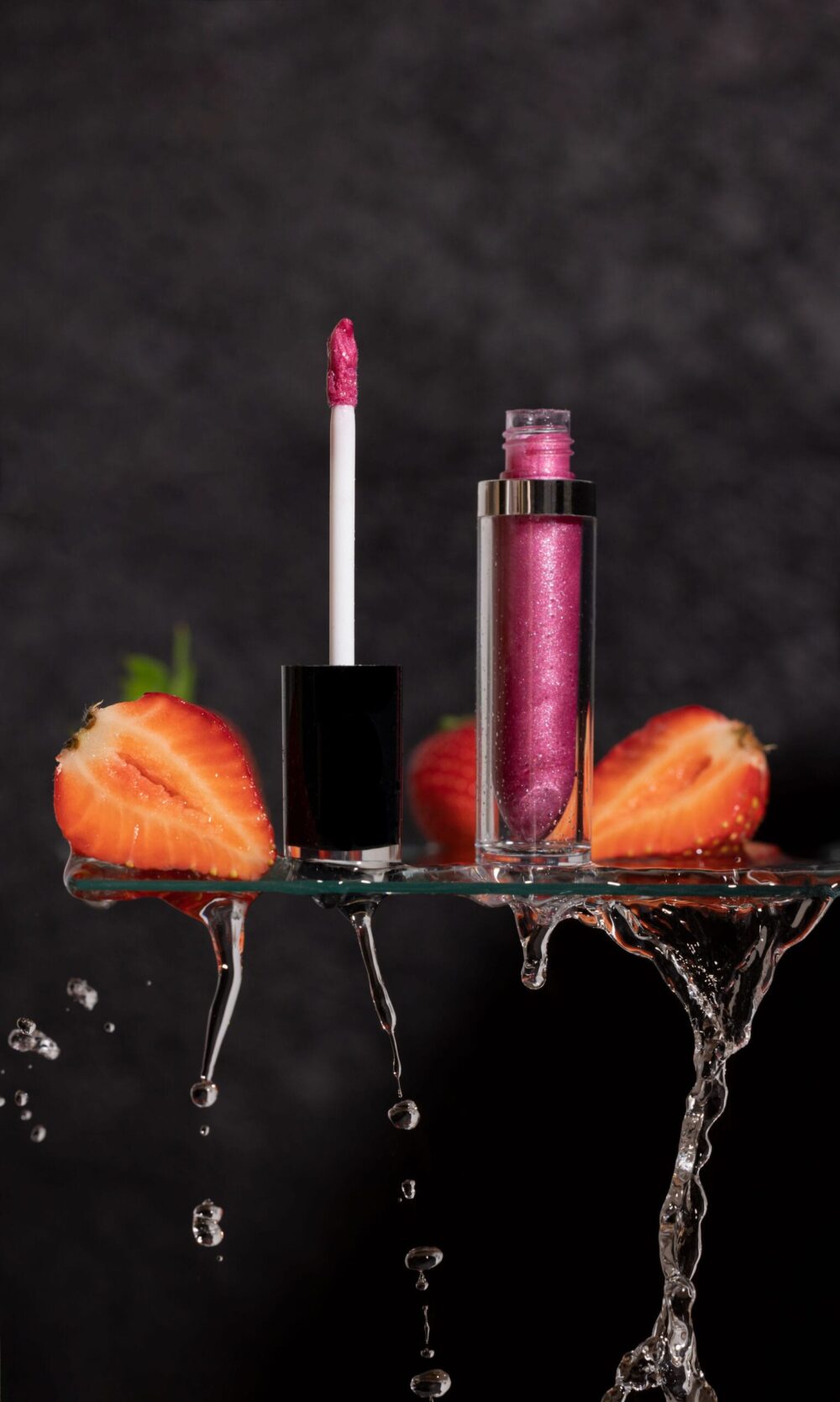 Lip gloss Strawberry Kiss – Hidratare Intensă și Strălucire Naturală pentru Buze Seducătoare - imagine 2
